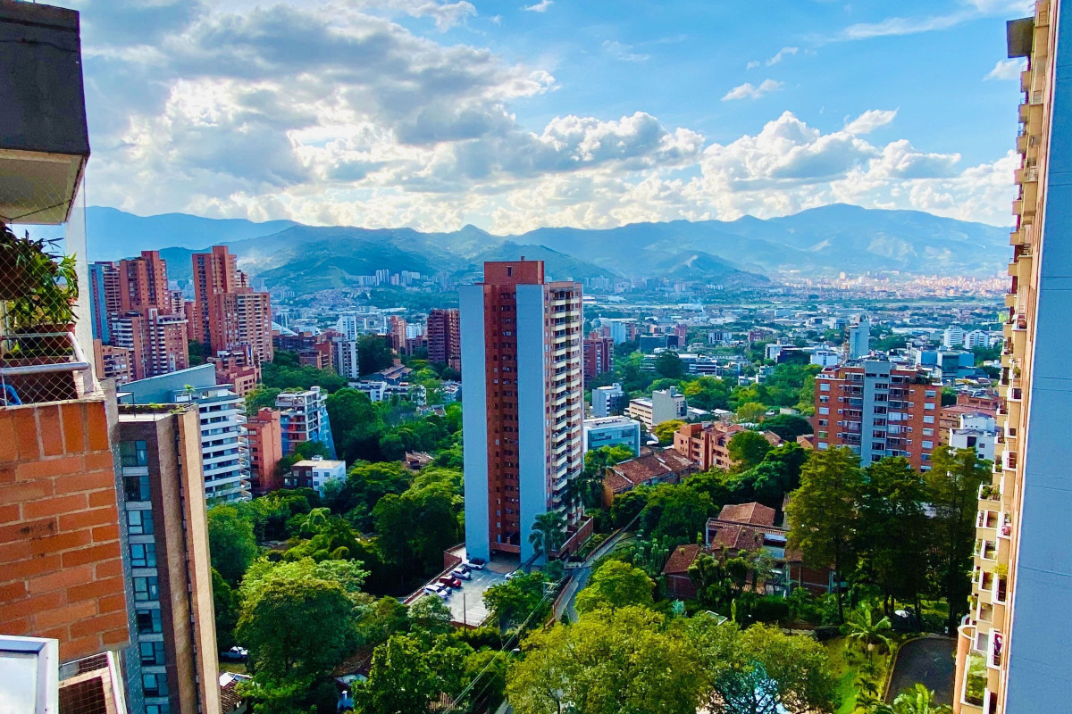 Guest Friendly Hotels in Medellin: Best, Luxury and Cheap Rooms for Bachelors and Passport Bros