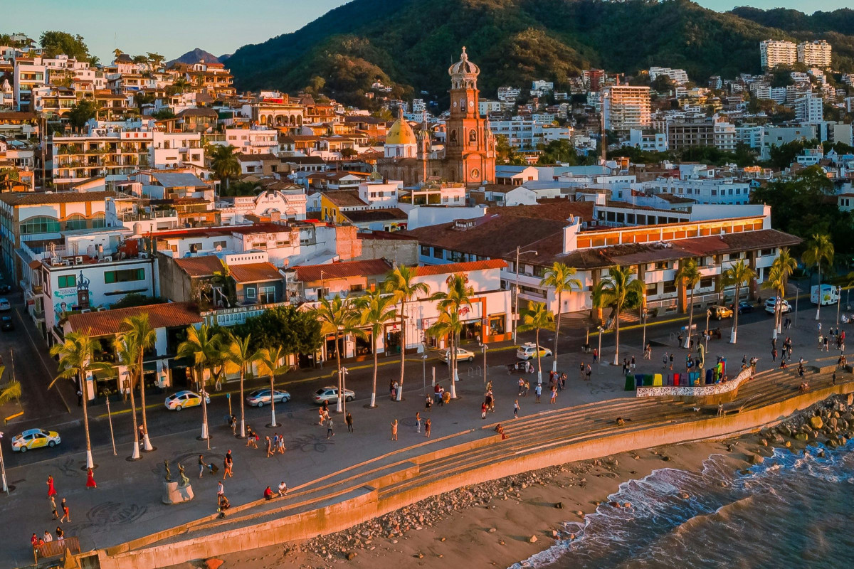 Guest Friendly Hotels in Puerto Vallarta: Best, Luxury & Cheap Room for Passport Bros and Bachelors